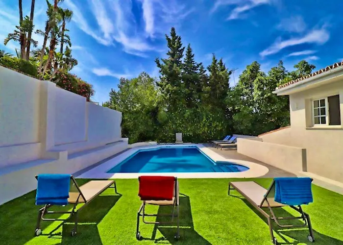 Welcoming Chalet In Marbella With Pool And Air Conditioning
