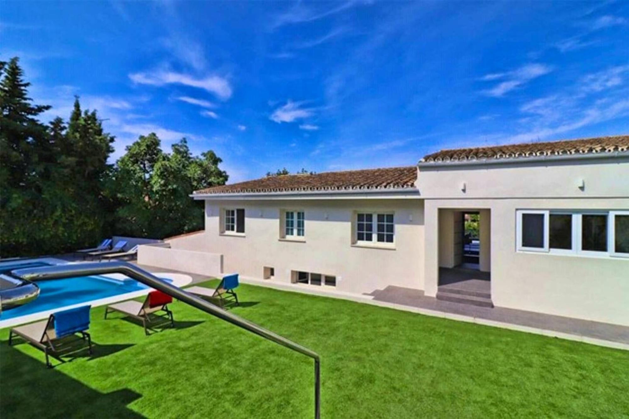 Chalet Welcoming Chalet In With Pool And Air Conditioning Marbellac