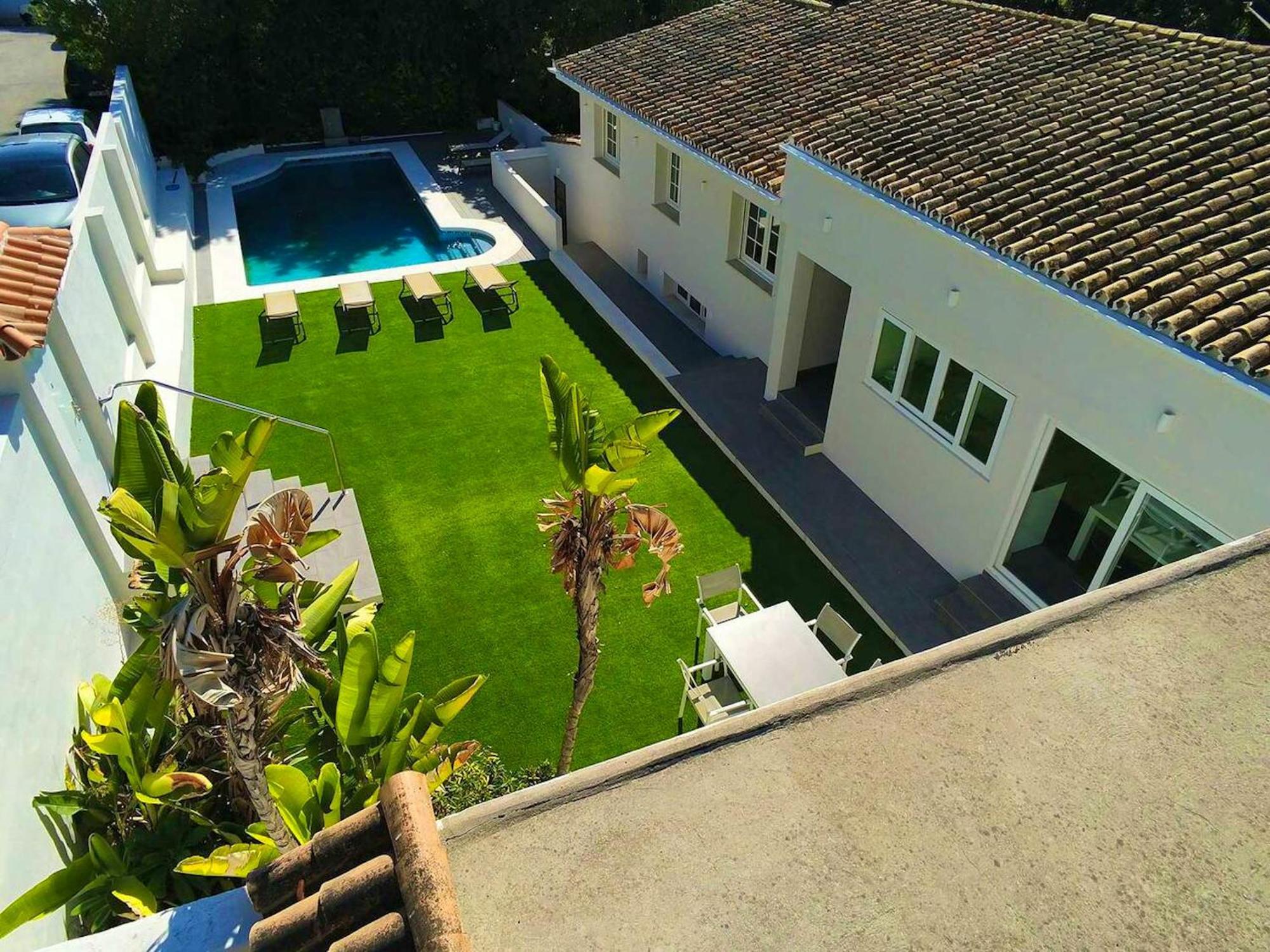 Chalet Welcoming Chalet In With Pool And Air Conditioning *
