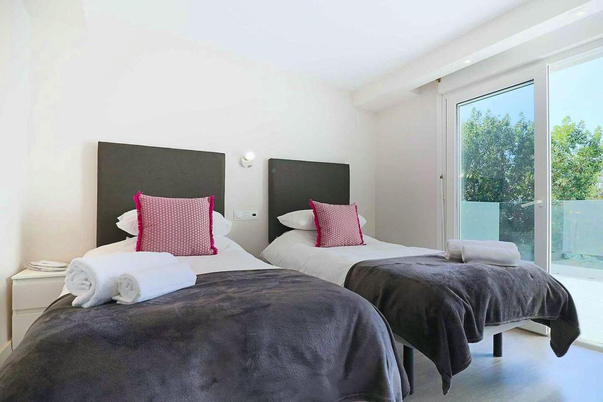 Welcoming Chalet In With Pool And Air Conditioning