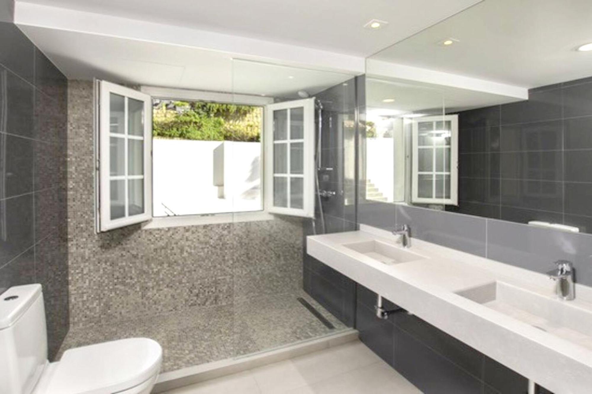 Welcoming Chalet In With Pool And Air Conditioning Marbella